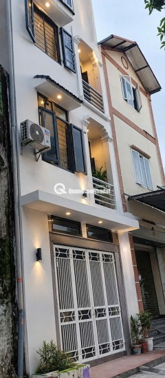 Bán nhà 3 tầng trung tâm huyện Mê Linh, xây mới 2023. Chủ ở có lộc chuyển căn liền kề trên phố